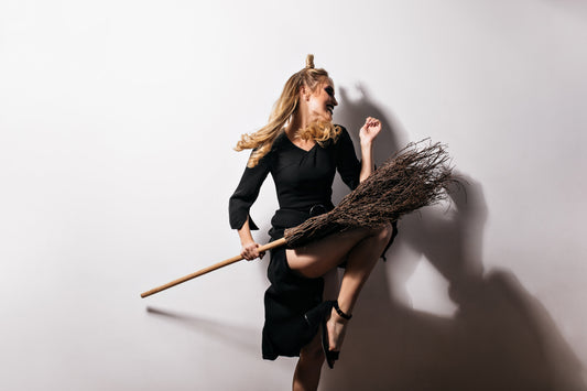 Guía para tu noche de brujas más sexy: juegos, kits y disfraces low cost